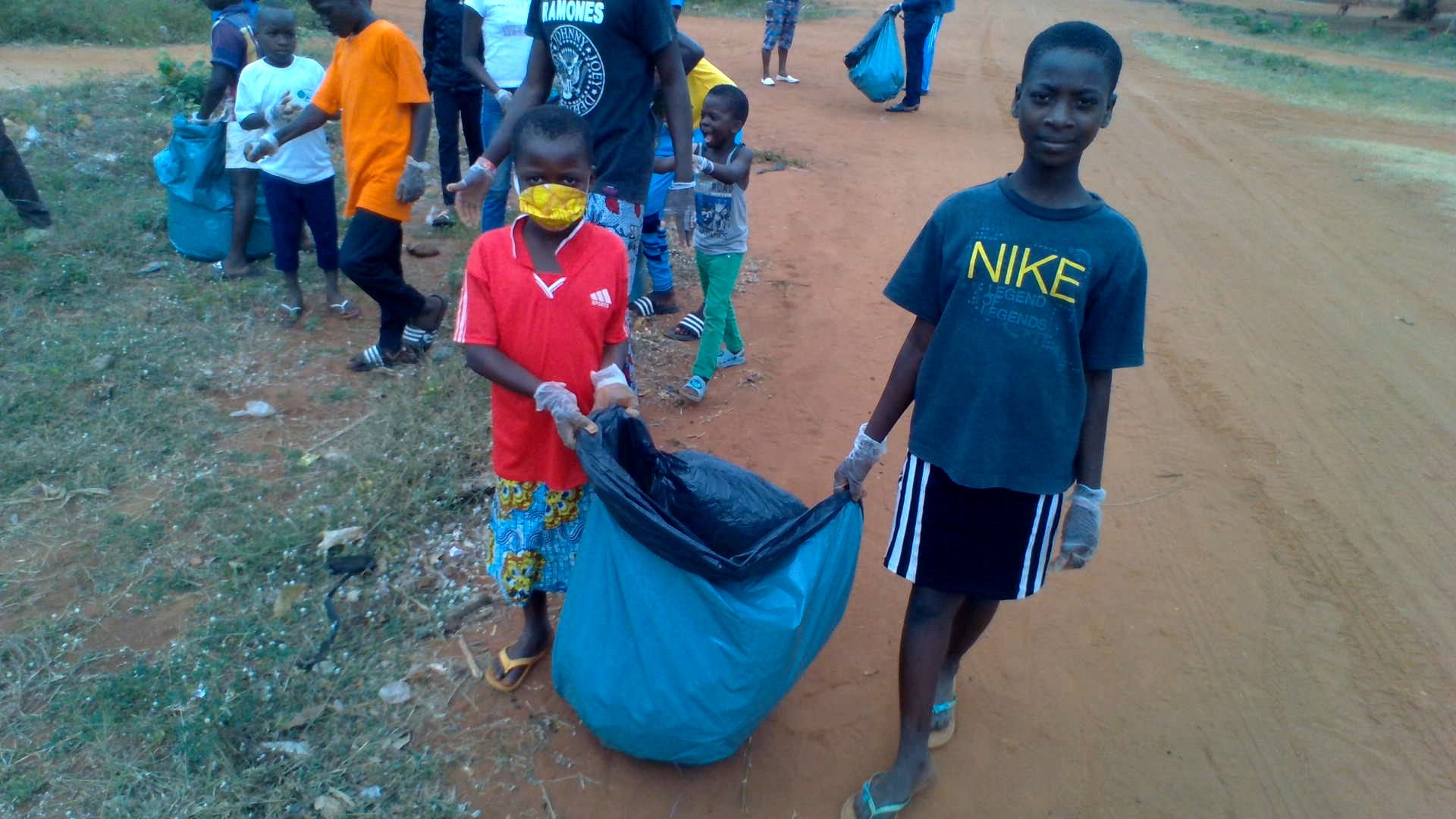 Distribution de fournitures scolaires